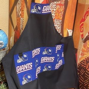 Apron with pockets comes with face mask